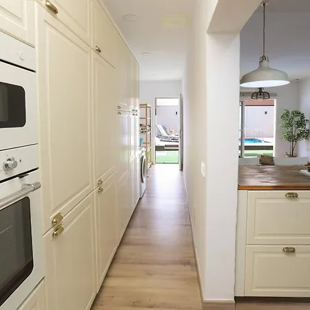 Casa Berkana Con Piscina Playa Honda (Lanzarote)